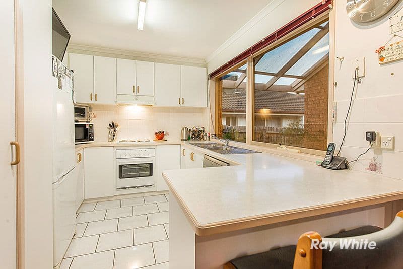 8 Sneddon Drive, Narre Warren South VIC 3805, Narre Warren South - Thumbnail 3