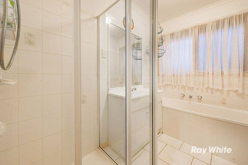 8 Sneddon Drive, Narre Warren South VIC 3805, Narre Warren South - Thumbnail 7