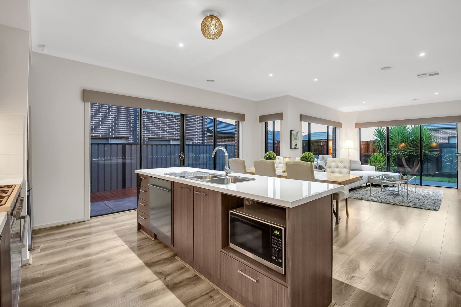 27 Baronial Way, Craigieburn VIC 3064, Craigieburn - Thumbnail 3
