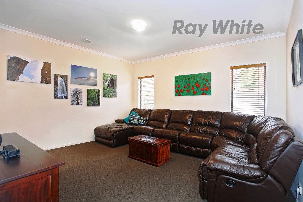 10 Poppy Place, Point Cook VIC 3030, Point Cook - Thumbnail 2