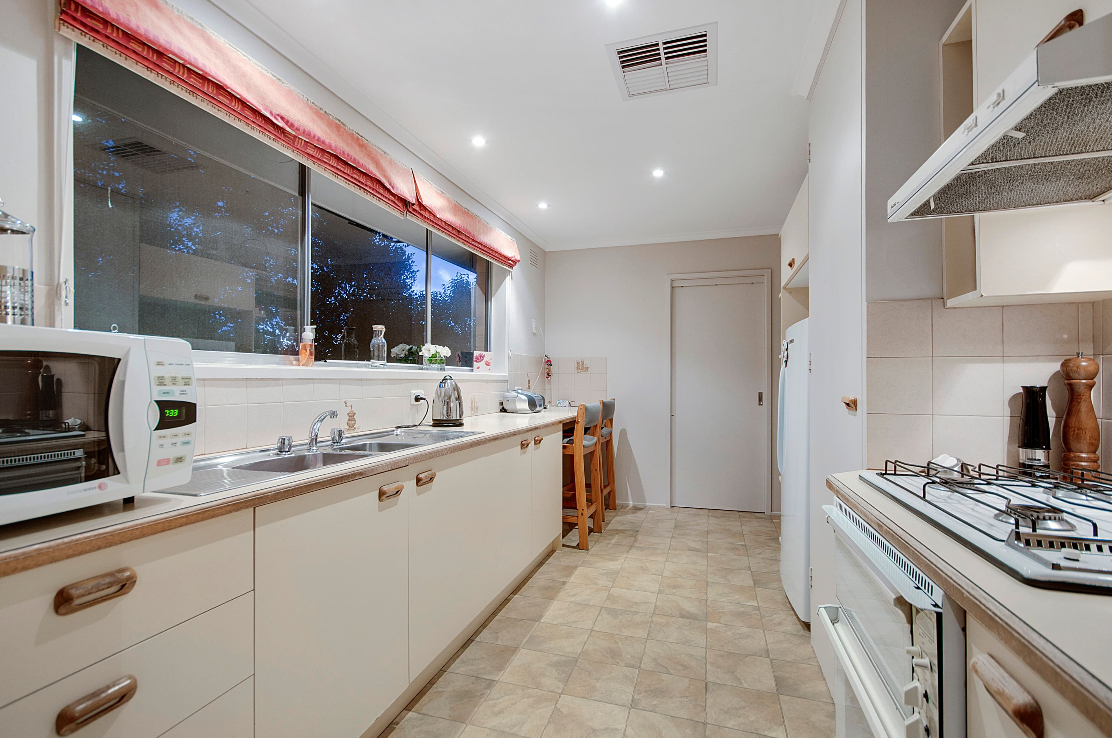 3 Milford Crescent, Frankston VIC 3199, Frankston - Thumbnail 2