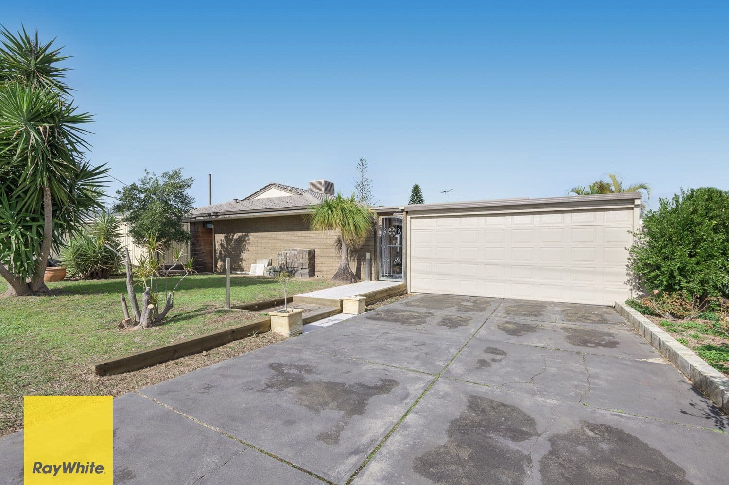 38 Burnham Way, Girrawheen WA 6064, Girrawheen - Thumbnail 2