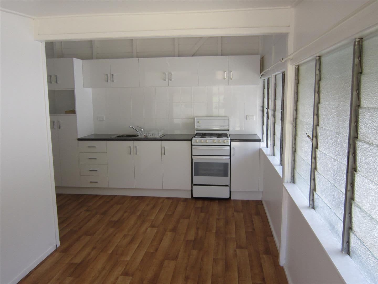 37 Larnach Street, ALLENSTOWN QLD 4700, Allenstown - Thumbnail 2