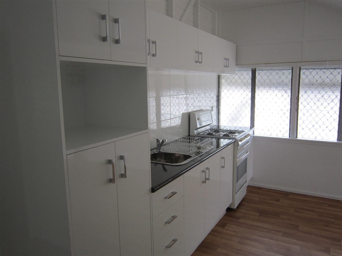 37 Larnach Street, ALLENSTOWN QLD 4700, Allenstown - Thumbnail 3