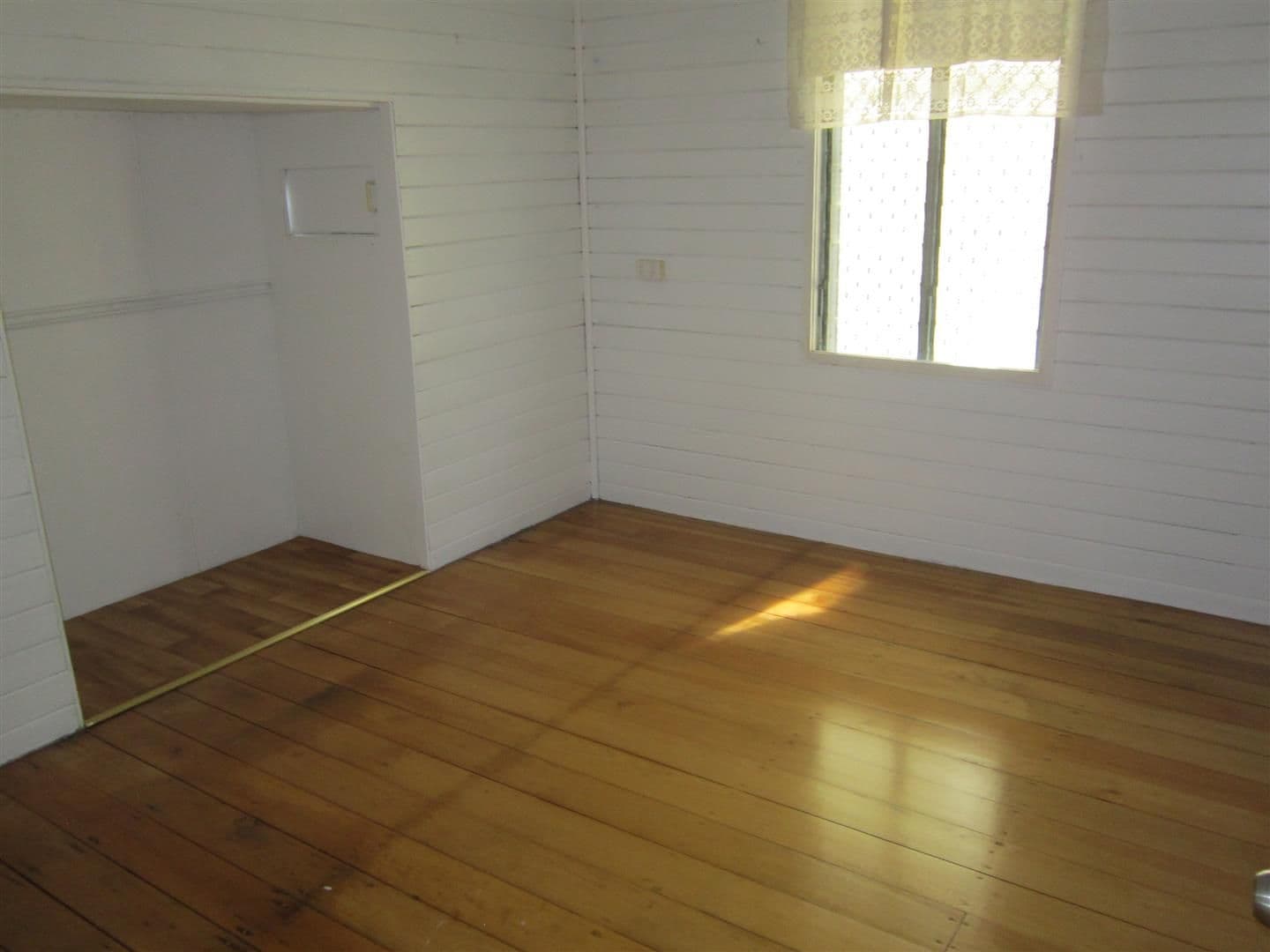 37 Larnach Street, ALLENSTOWN QLD 4700, Allenstown - Thumbnail 4