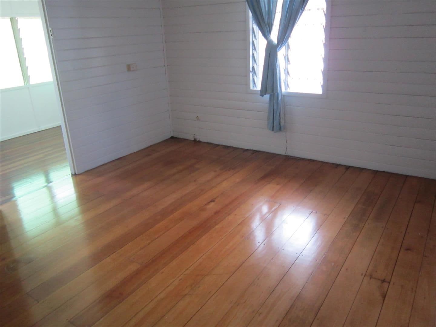 37 Larnach Street, ALLENSTOWN QLD 4700, Allenstown - Thumbnail 5