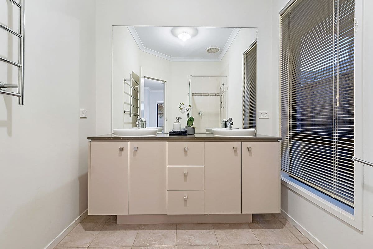 46 Middlesborough Drive, Craigieburn VIC 3064, Craigieburn - Thumbnail 4