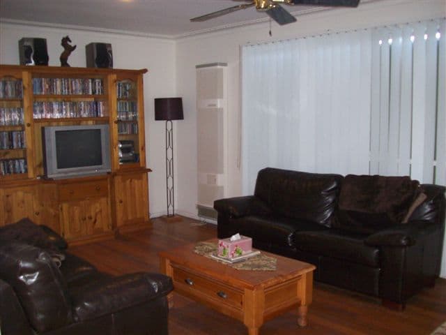 22 Hanson Road, CRAIGIEBURN VIC 3064, Craigieburn - Thumbnail 2