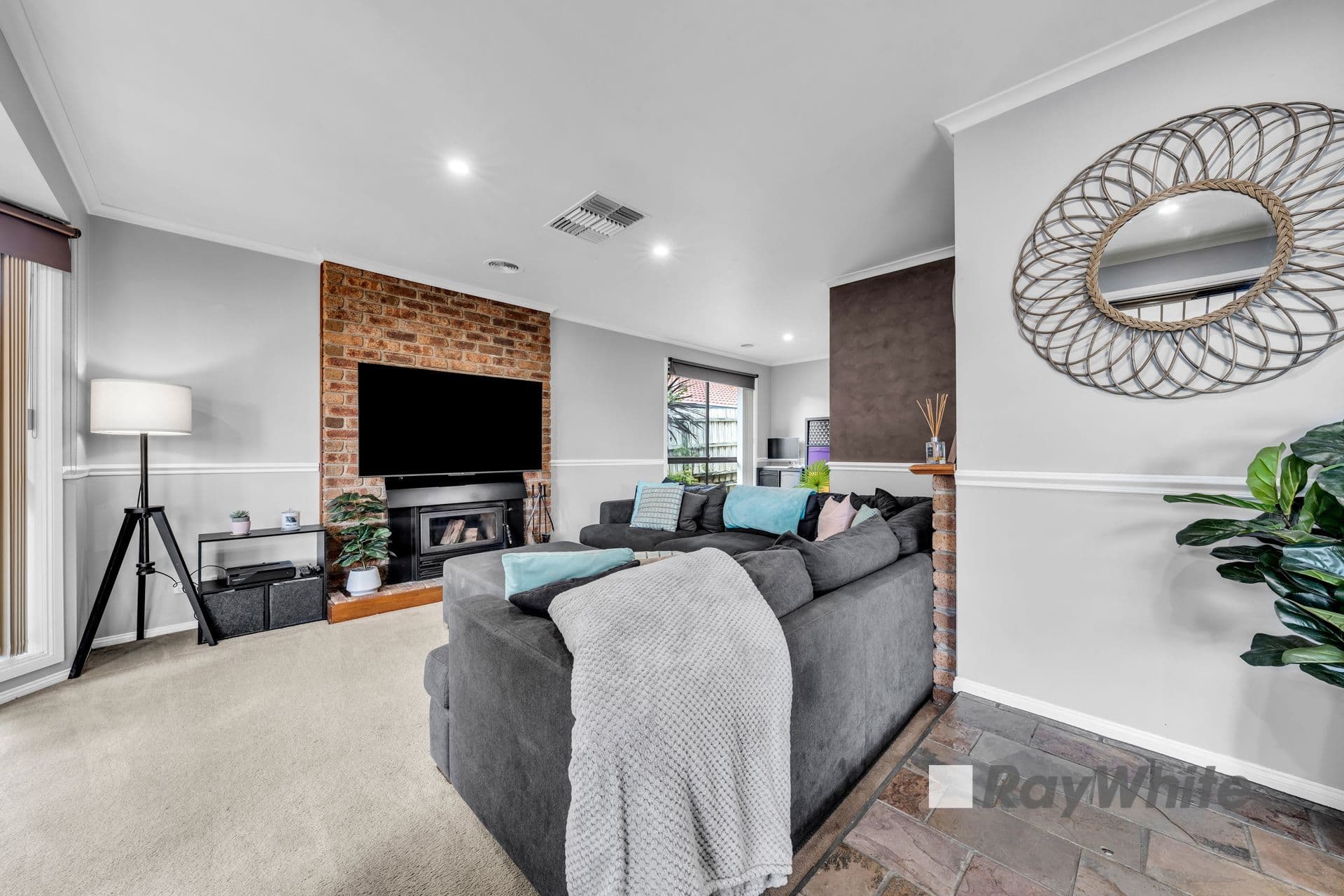 8 Bowman Close, Narre Warren South VIC 3805, Narre Warren South - Thumbnail 2