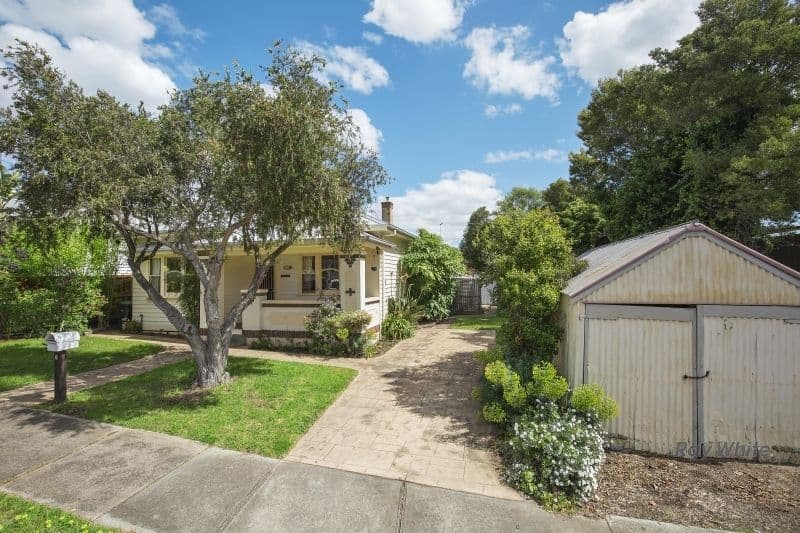 7 Pineville Avenue, Geelong West VIC 3218, Geelong West - Thumbnail 4
