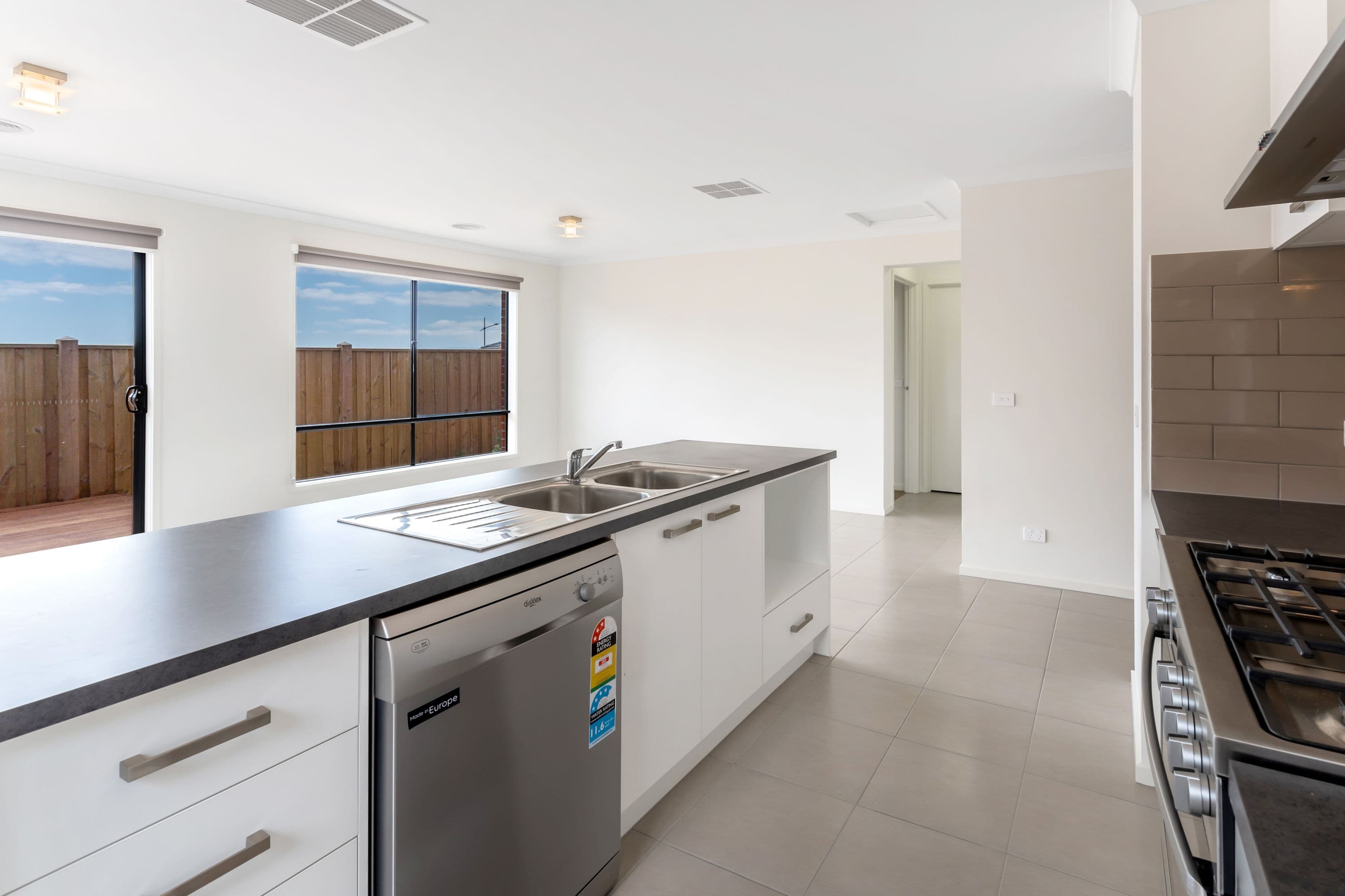 24 Bastings Avenue, Mickleham VIC 3064, Mickleham - Thumbnail 6