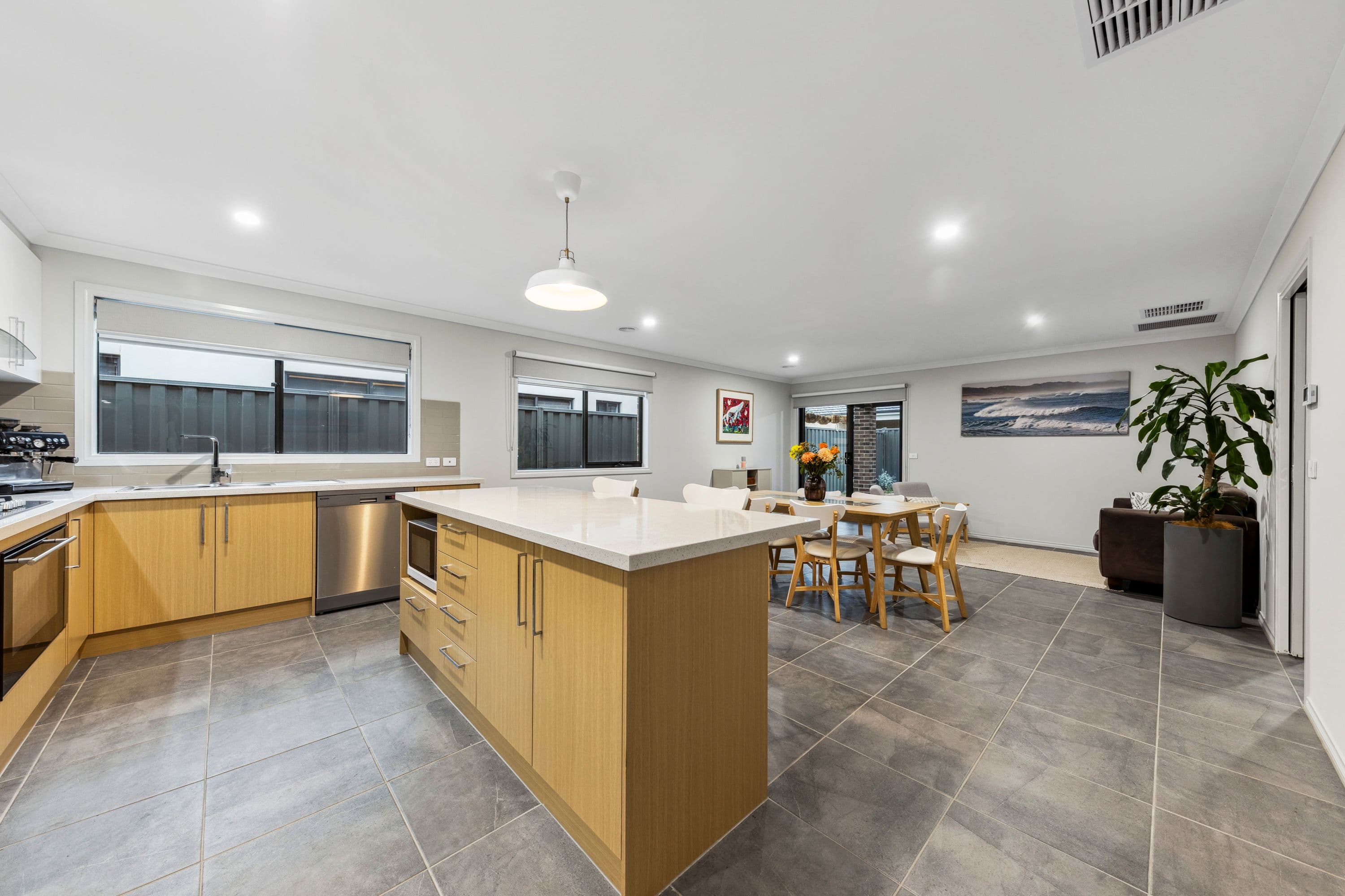 15 Eldora Road, Pakenham VIC 3810, Pakenham - Thumbnail 3