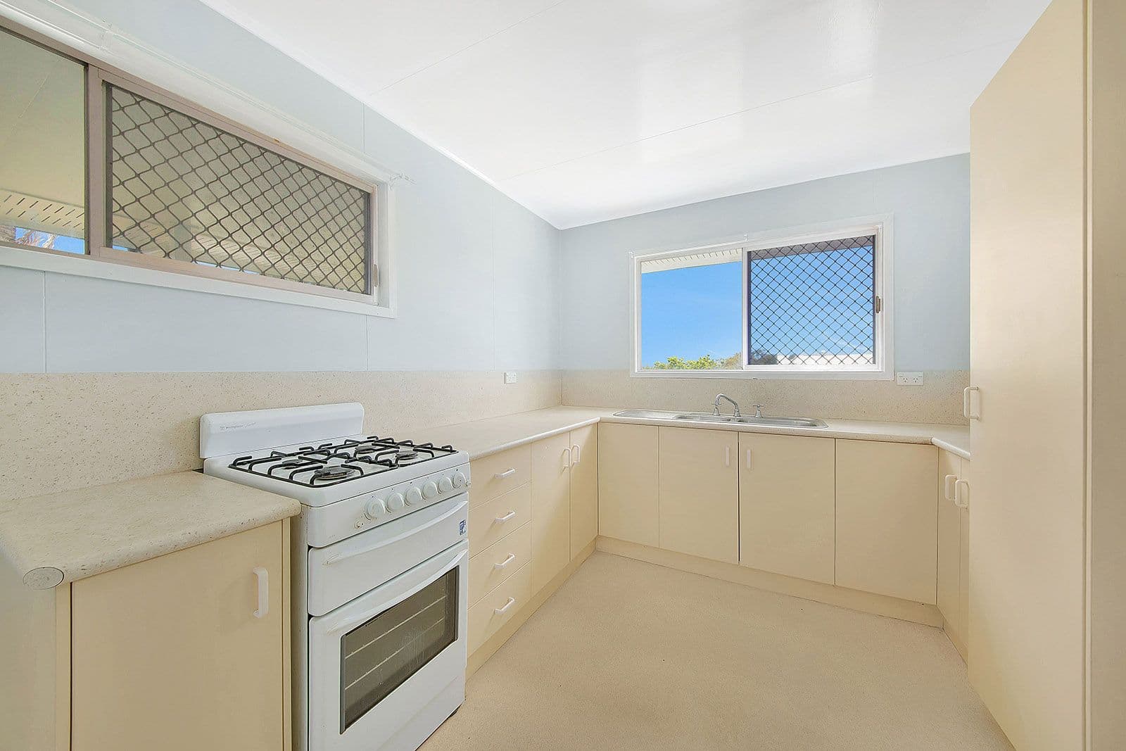 17 Whiting Street, Toolooa QLD 4680, Toolooa - Thumbnail 2