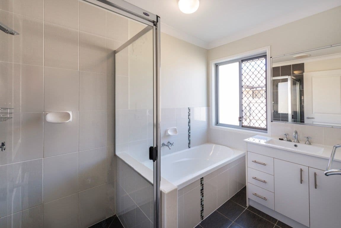 24 GRIFFEN Place, CRESTMEAD QLD 4132, Crestmead - Thumbnail 3