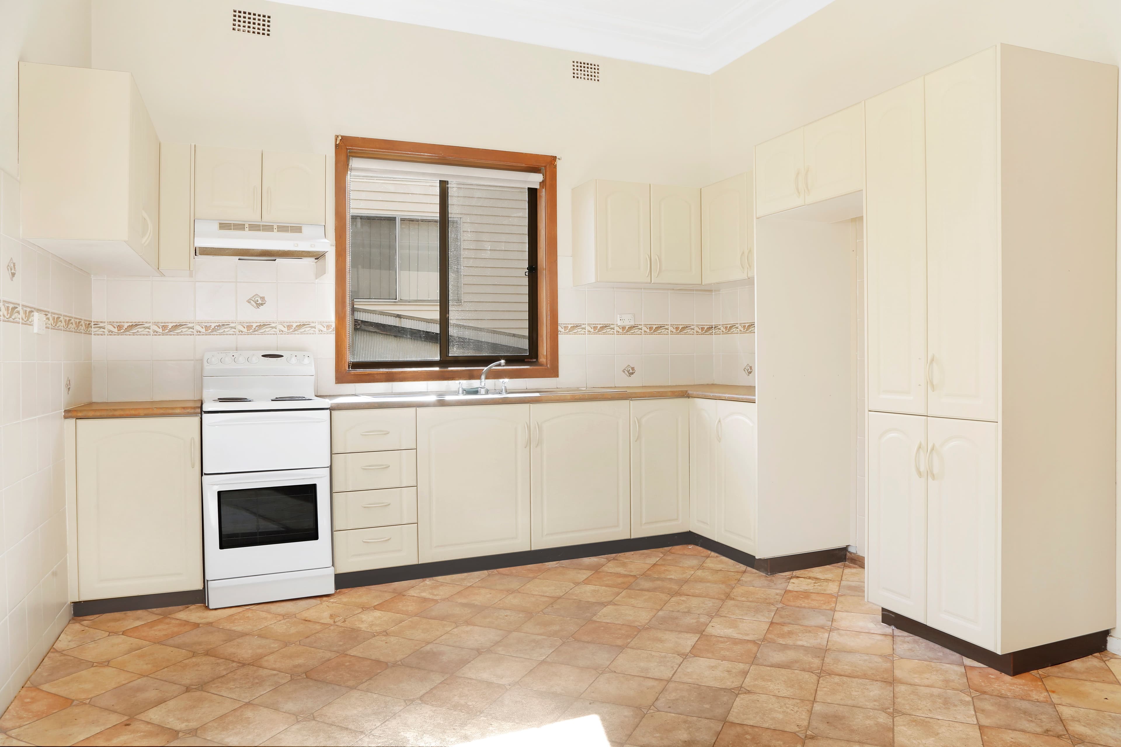 18 Auburn Parade, Cringila NSW 2502, Cringila - Thumbnail 2