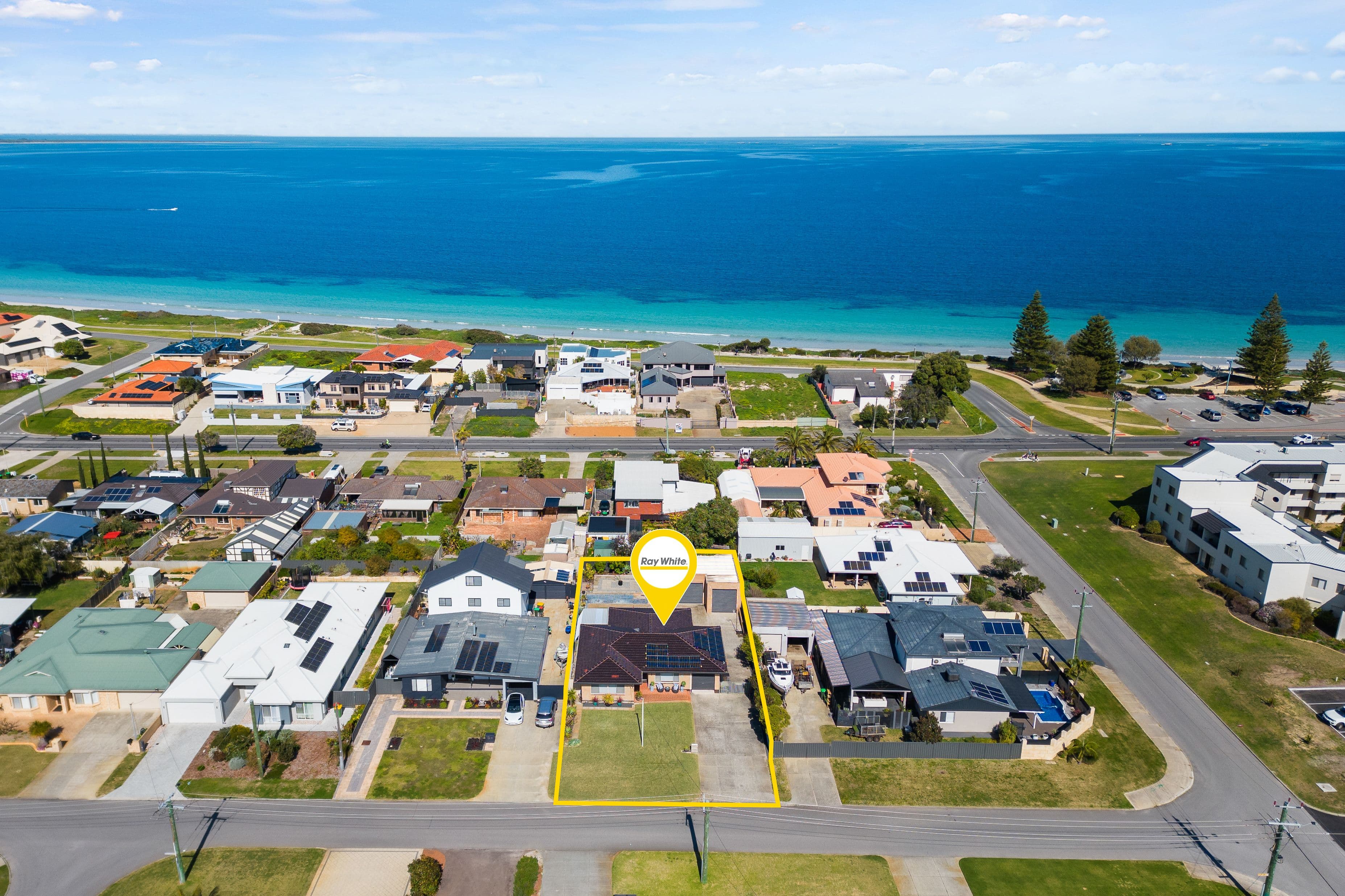 3 EDGEWATER Road, Safety Bay WA 6169, Safety Bay - Thumbnail 3