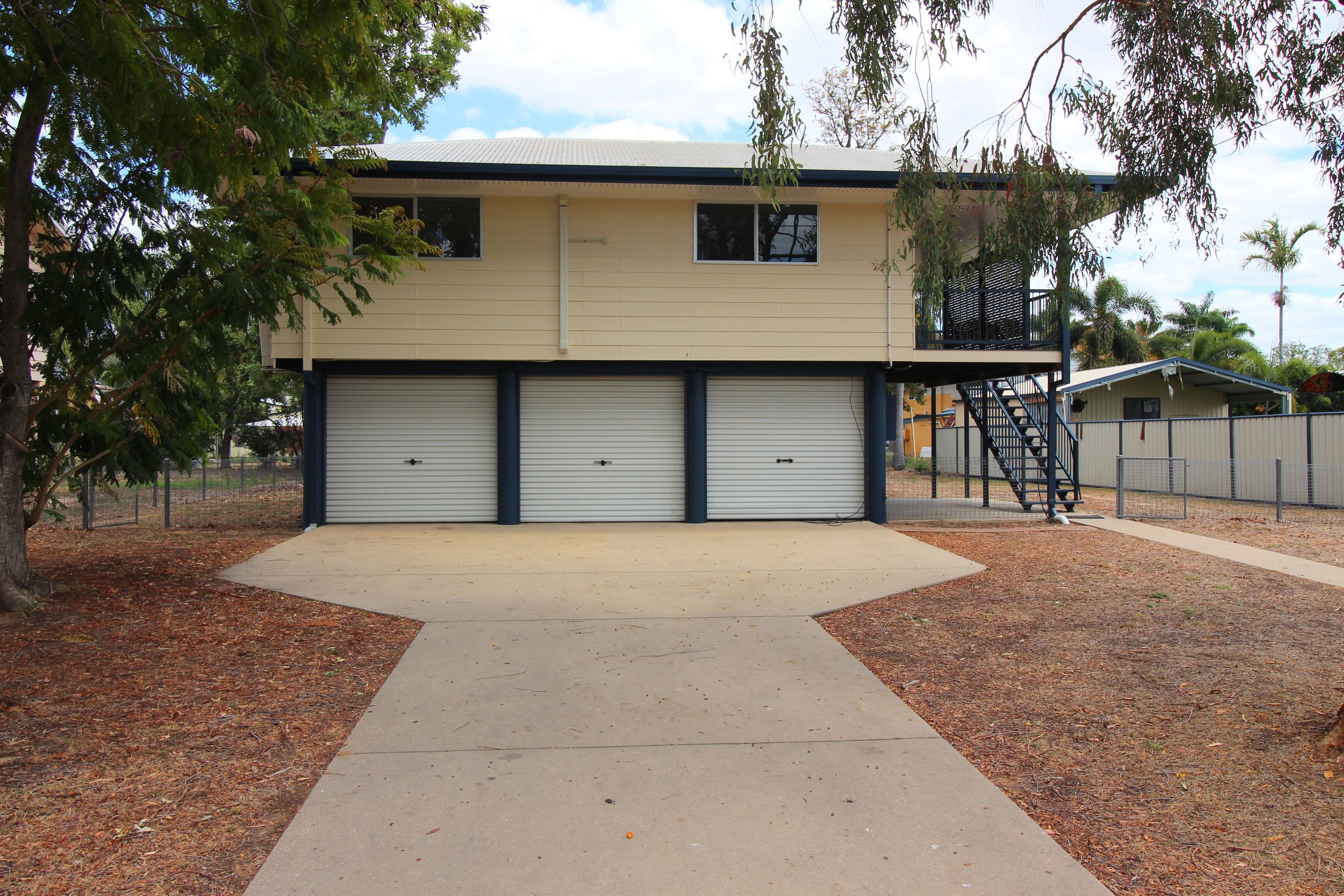 195 Borilla Street, Emerald QLD 4720, Emerald - Thumbnail 2