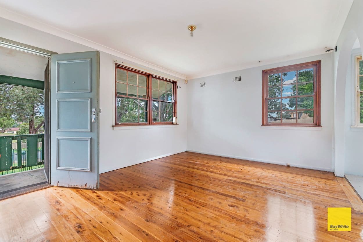 5 Law Crescent, Tregear - Thumbnail 2