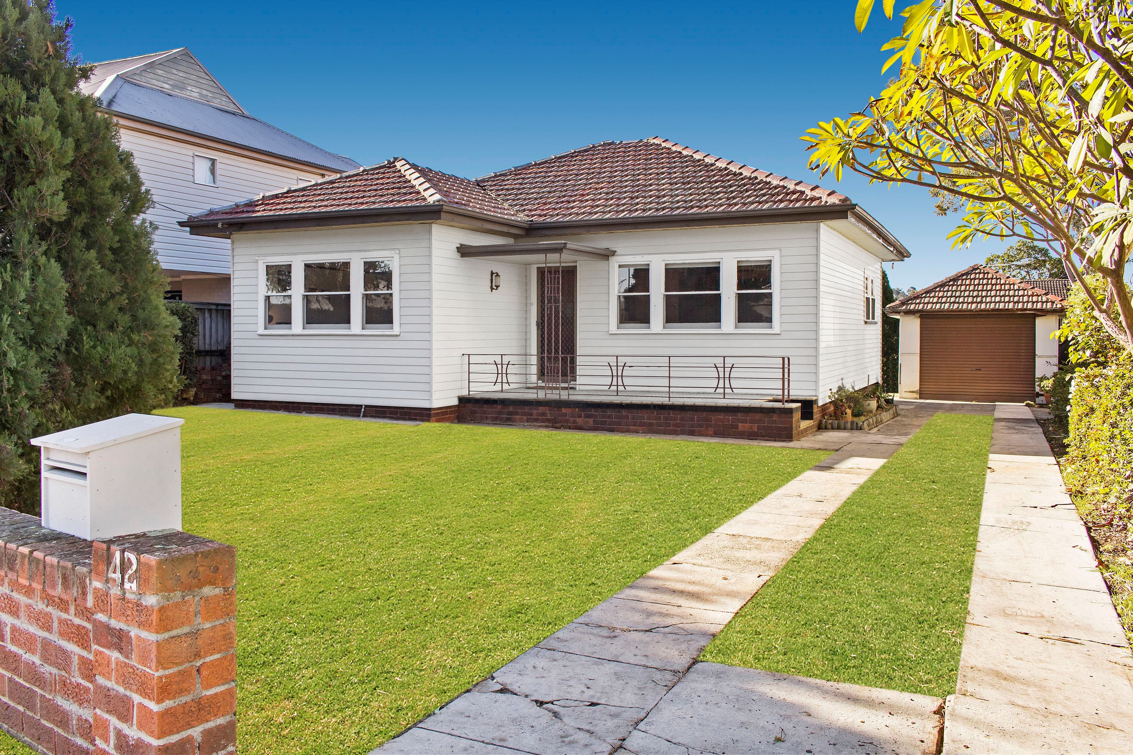 42 Pellisier Road, Putney - Thumbnail 2