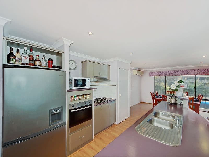 8 Pockett Avenue, ROCKINGHAM WA 6168, Rockingham - Thumbnail 4