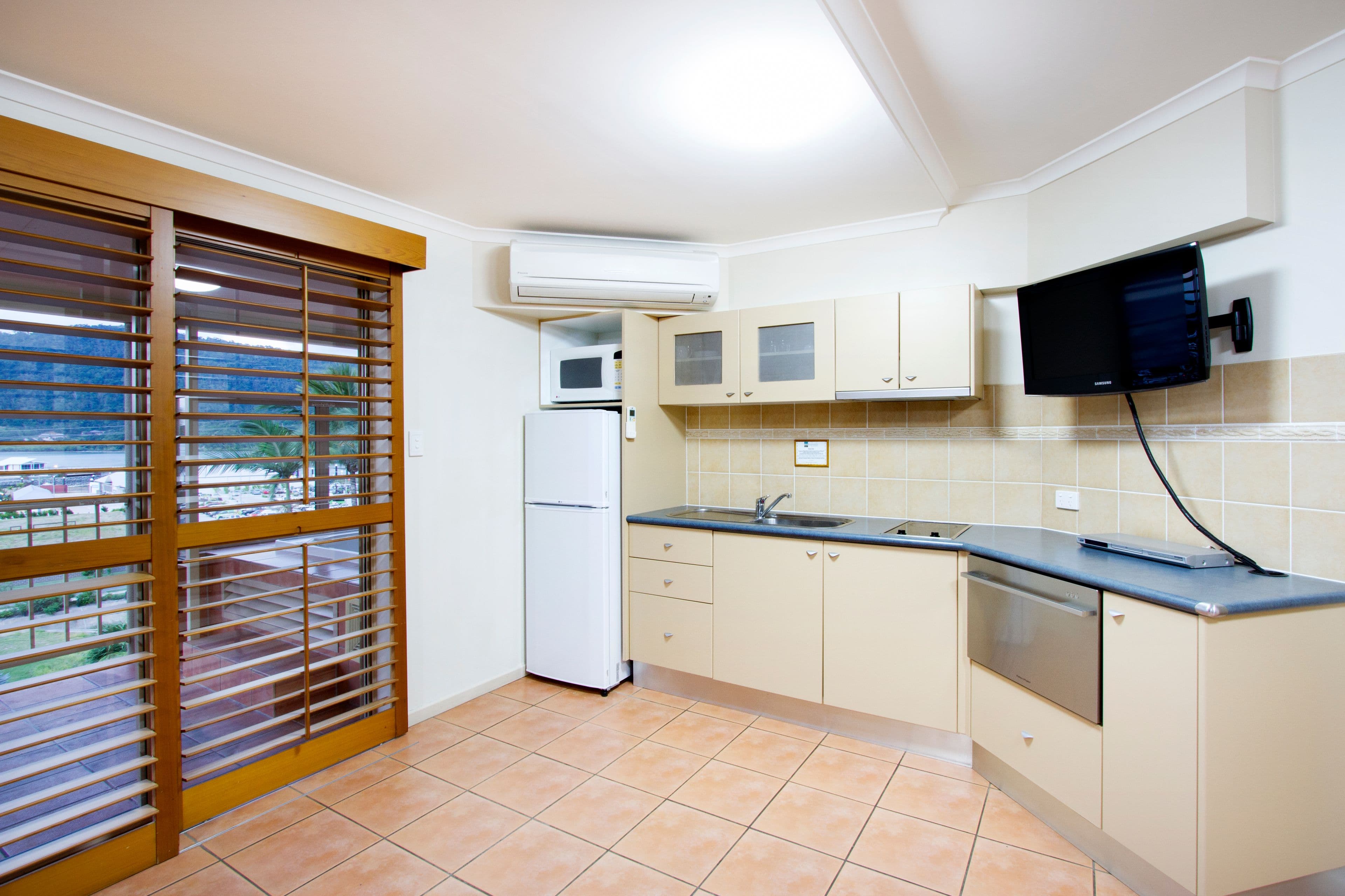  14 Hermitage Drive, AIRLIE BEACH QLD 4802, Airlie Beach - Thumbnail 4