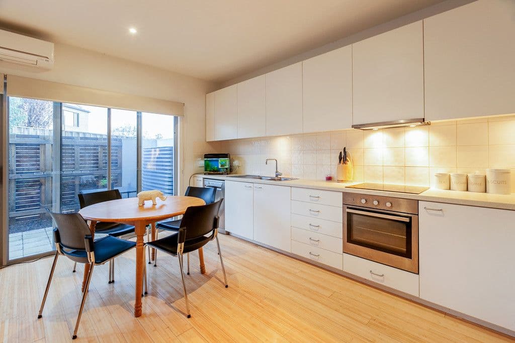 21 Waxflower Crescent, BUNDOORA VIC 3083, Bundoora - Thumbnail 2