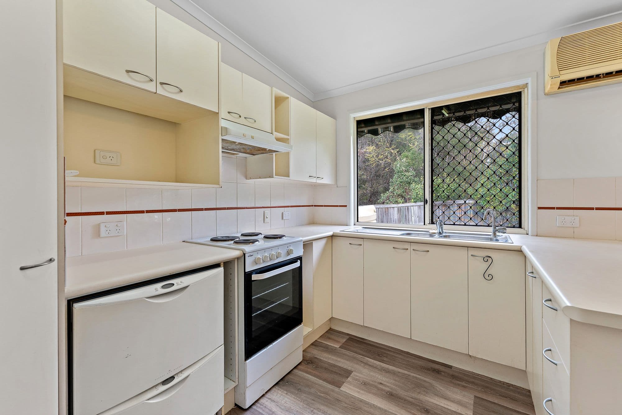 758 Blunder Road, Durack QLD 4077, Durack - Thumbnail 4