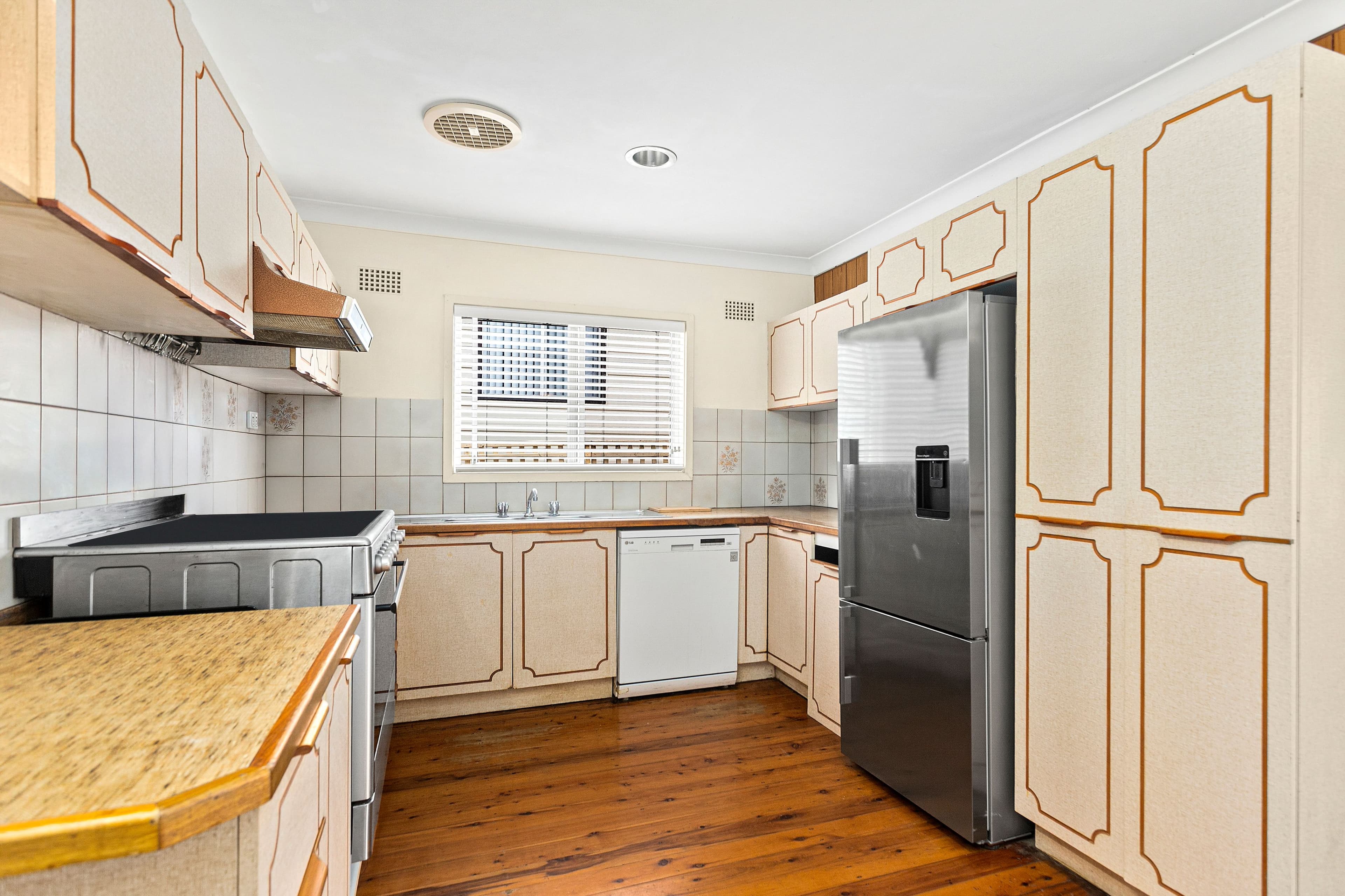 8 Carabeen Street, Barrack Heights NSW 2528, Barrack Heights - Thumbnail 2