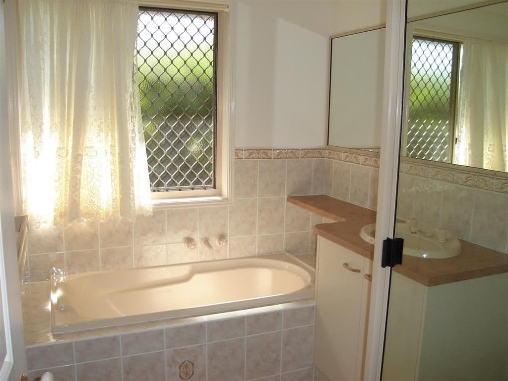 8 Elkington Avenue, BARGARA QLD 4670, Bargara - Thumbnail 6