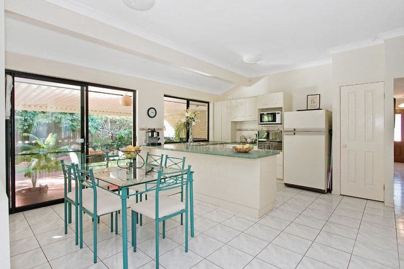 36 Daintree Place, RIVERHILLS QLD 4074, Riverhills - Thumbnail 4