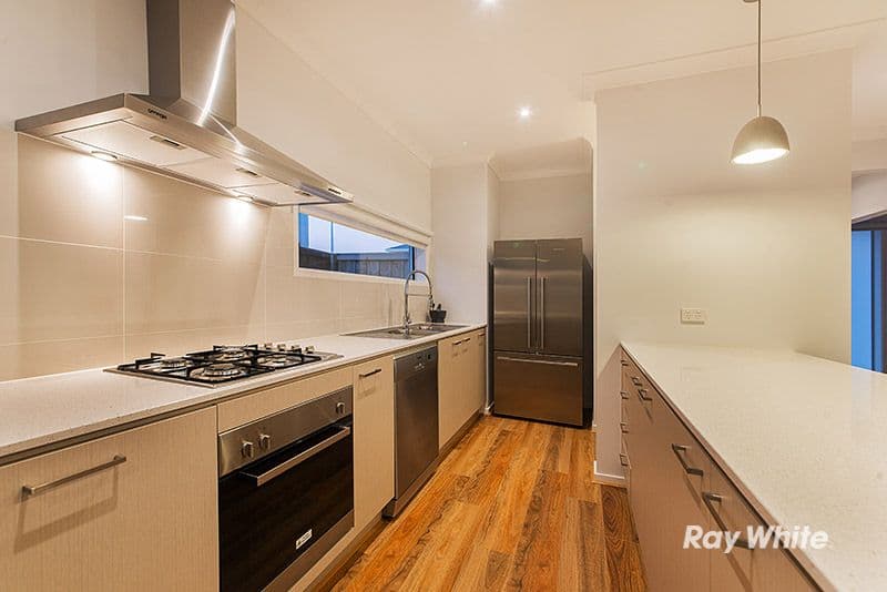 4 Mossey Crescent, Cranbourne East VIC 3977, Cranbourne East - Thumbnail 3
