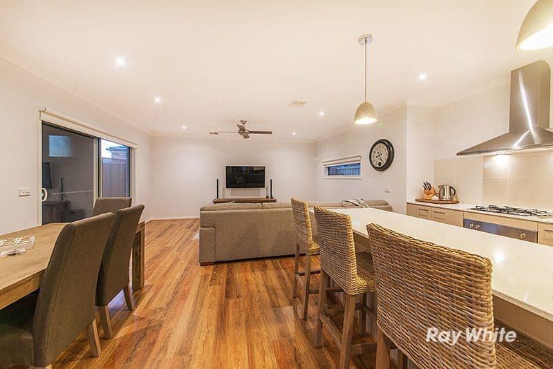 4 Mossey Crescent, Cranbourne East VIC 3977, Cranbourne East - Thumbnail 4