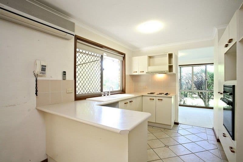 1 Janie Close, SINNAMON PARK QLD 4073, Sinnamon Park - Thumbnail 4