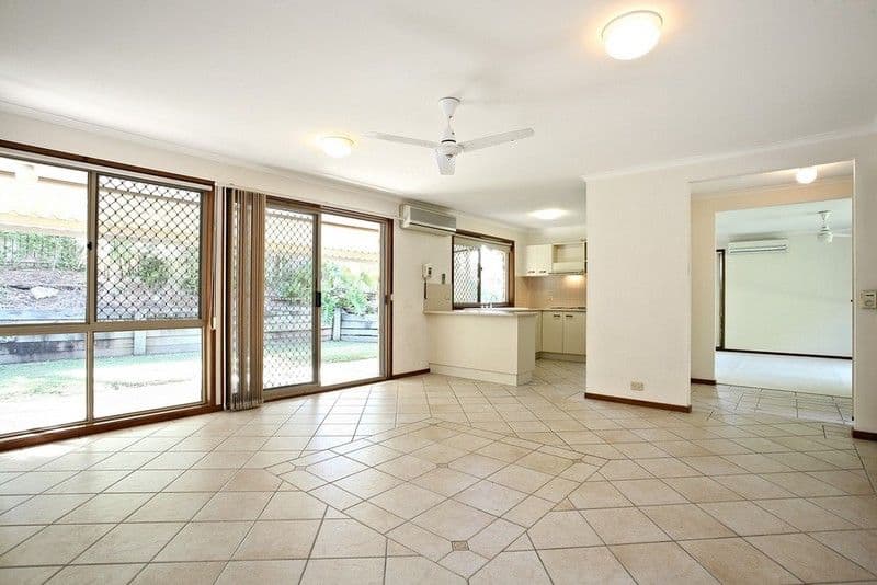 1 Janie Close, SINNAMON PARK QLD 4073, Sinnamon Park - Thumbnail 5