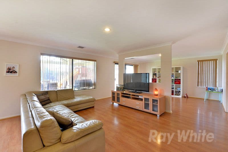 35 Tuileries Rise, NARRE WARREN SOUTH VIC 3805, Narre Warren South - Thumbnail 2