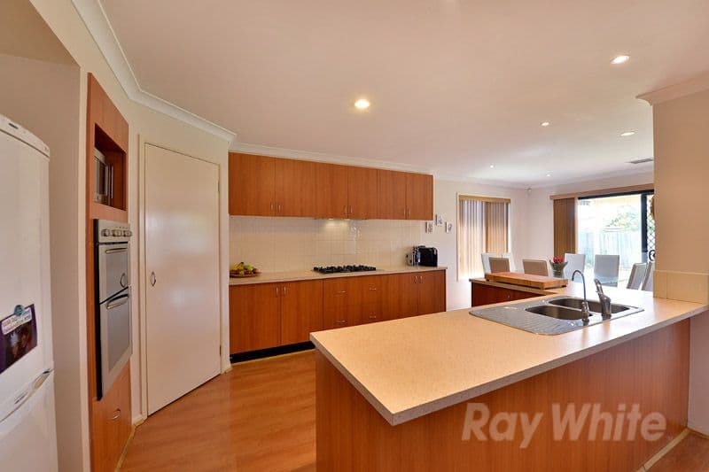 35 Tuileries Rise, NARRE WARREN SOUTH VIC 3805, Narre Warren South - Thumbnail 3