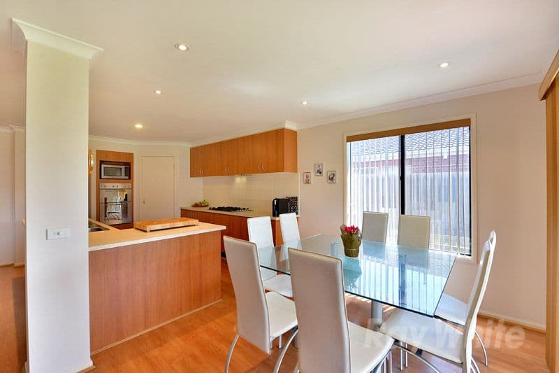 35 Tuileries Rise, NARRE WARREN SOUTH VIC 3805, Narre Warren South - Thumbnail 4