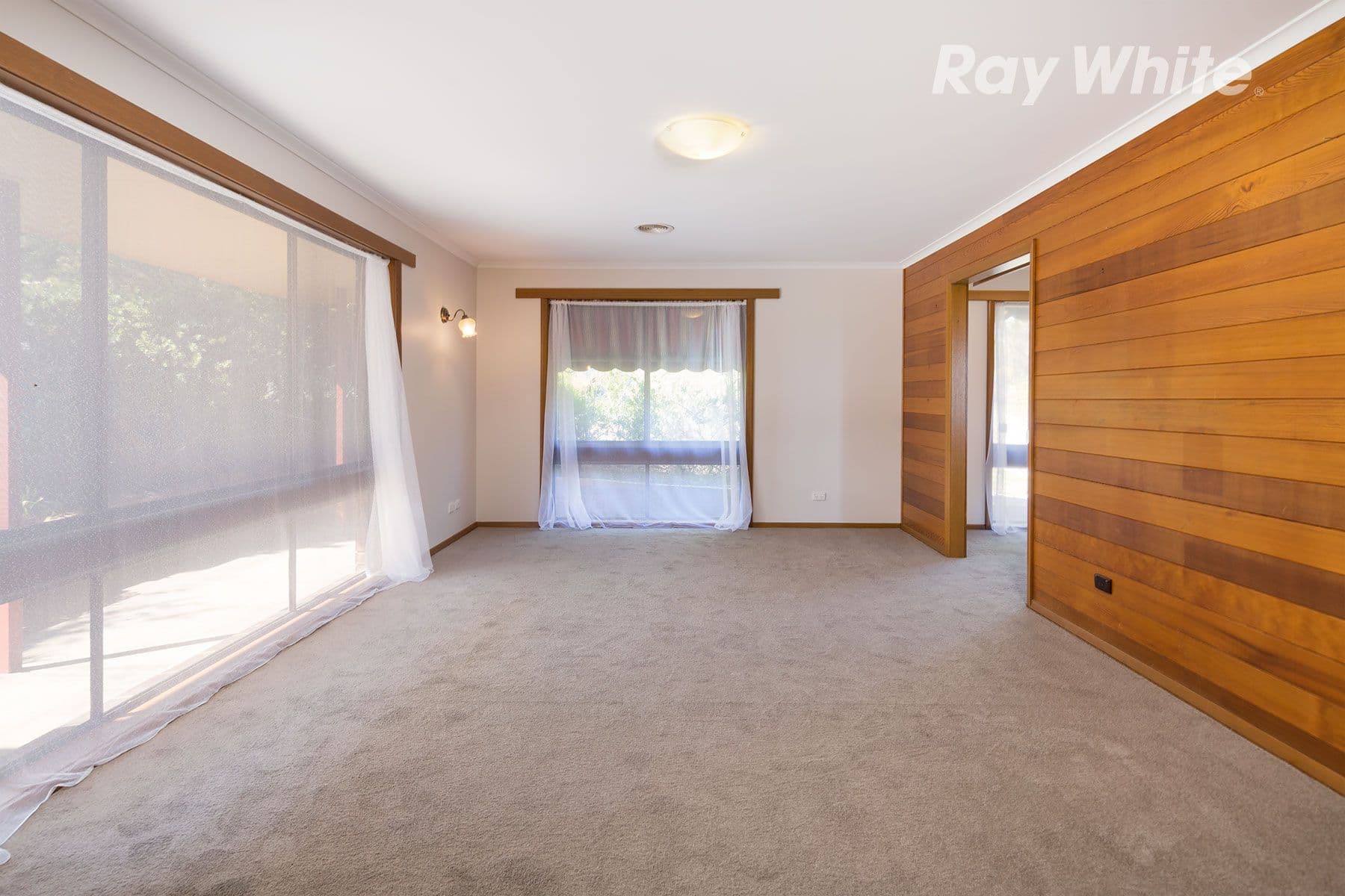 2 Mountain View Drive, Lavington - Thumbnail 3