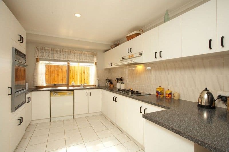 2 Silber Court, MELTON WEST VIC 3337, Melton West - Thumbnail 2
