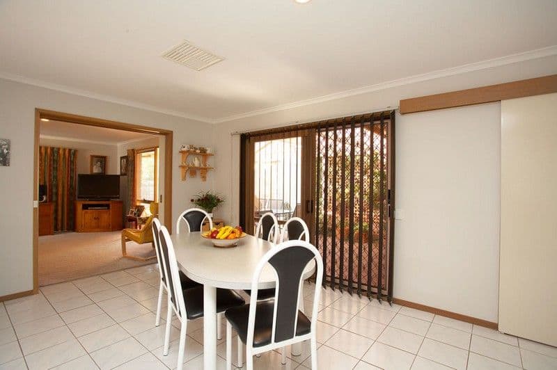 2 Silber Court, MELTON WEST VIC 3337, Melton West - Thumbnail 4