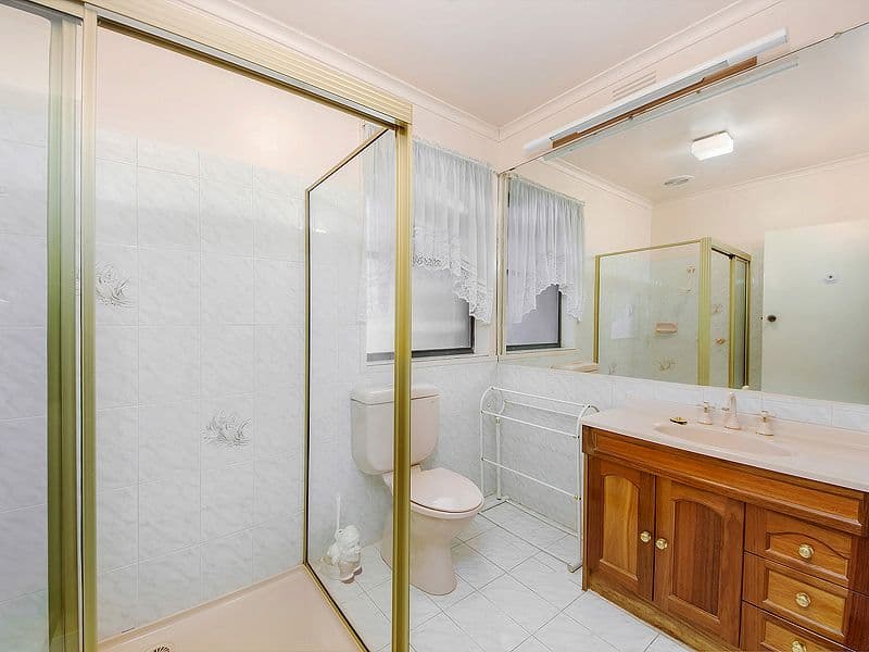 6 Santiago Street, ST ALBANS VIC 3021, St Albans - Thumbnail 5