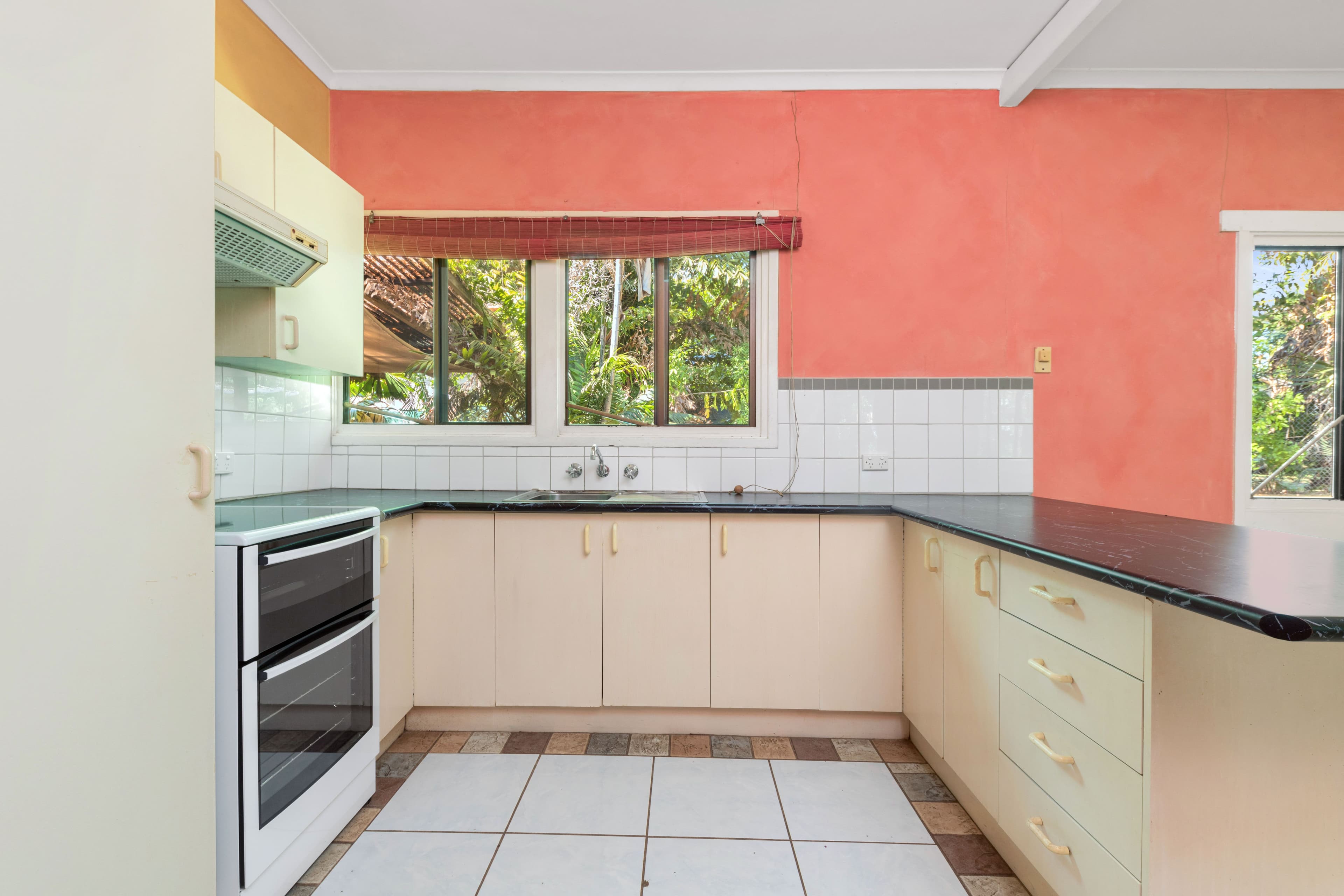 18 Creswell Street, Tiwi NT 0810, Tiwi - Thumbnail 2