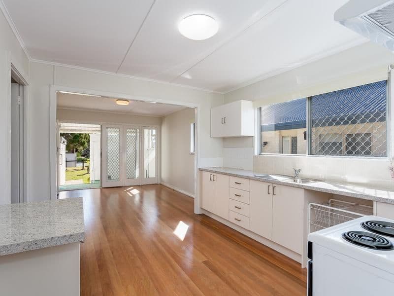 37 Campbell Street, Scarborough QLD 4020, Scarborough - Thumbnail 2