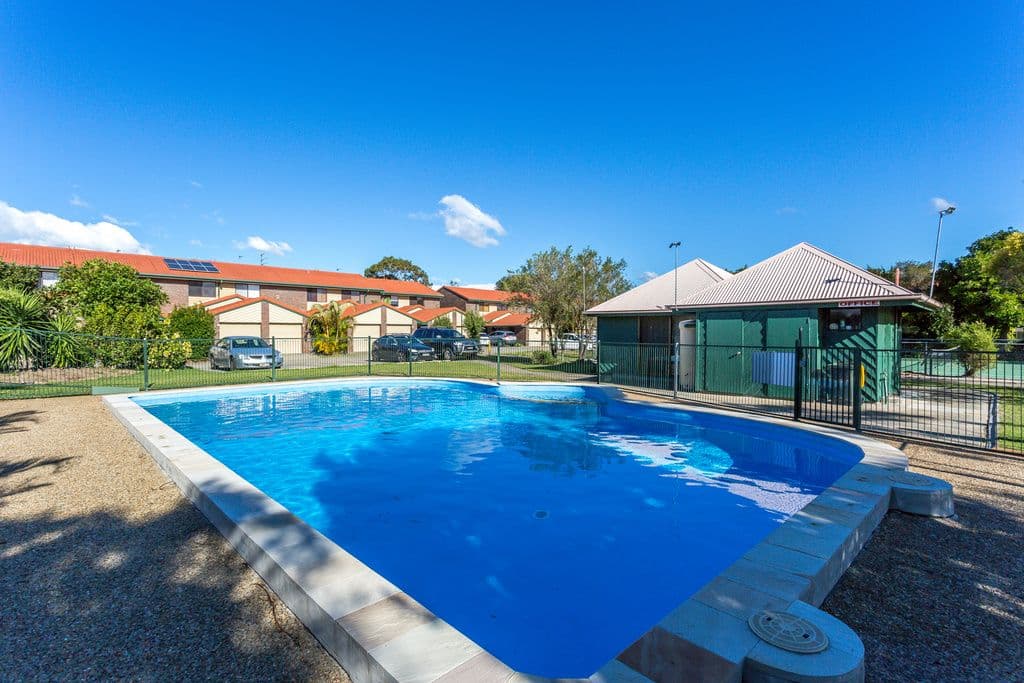 5 Galeen Drive, Burleigh Waters QLD 4220, Burleigh Waters - Thumbnail 2