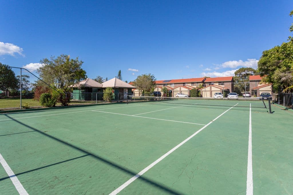5 Galeen Drive, Burleigh Waters QLD 4220, Burleigh Waters - Thumbnail 3