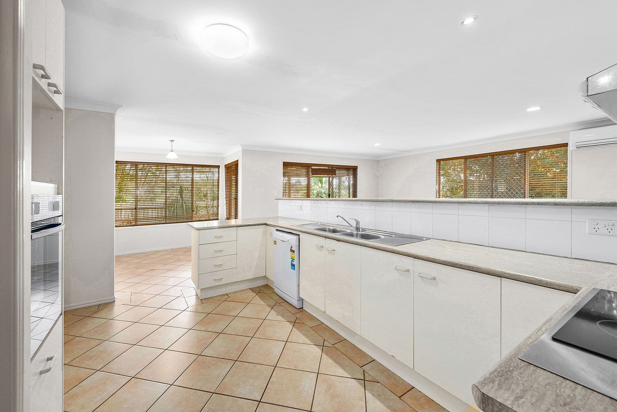 27 Marina Court, Eatons Hill QLD 4037, Eatons Hill - Thumbnail 8