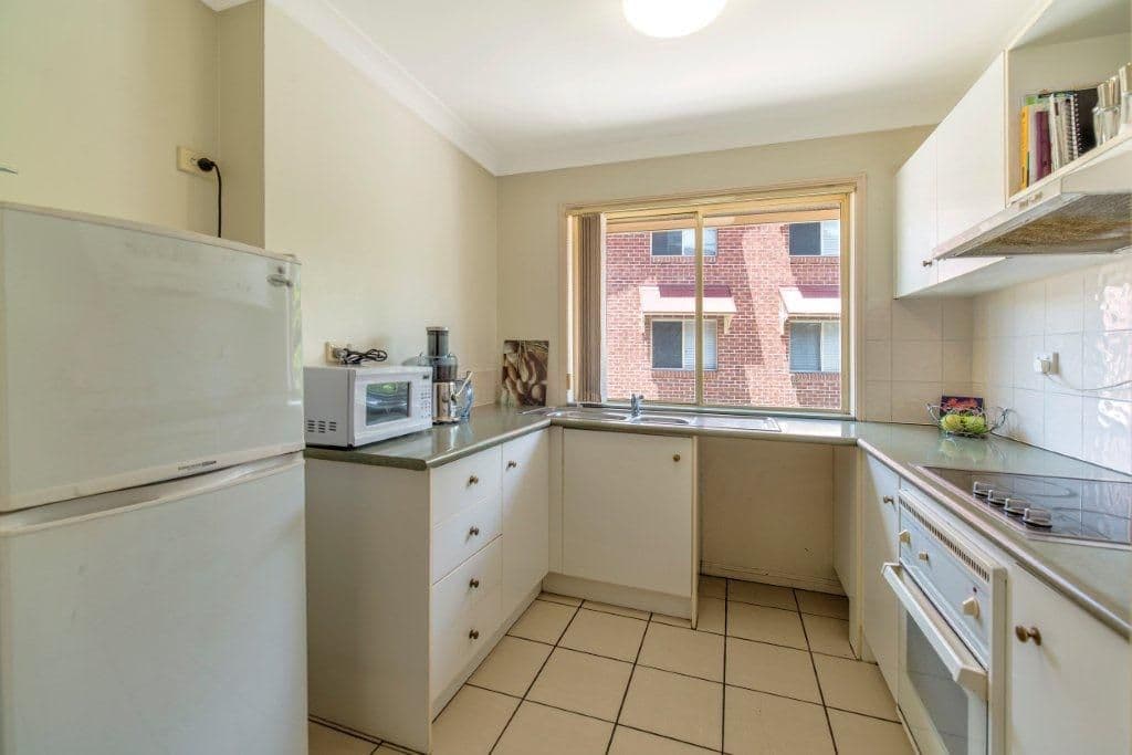 100 Racecourse Drive, BUNDALL QLD 4217, Bundall - Thumbnail 6