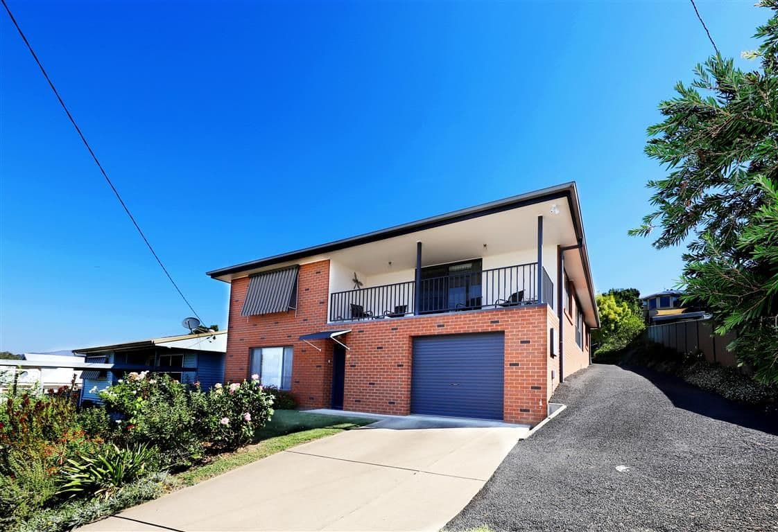 33 Simpson Street, Tumut - Image 1