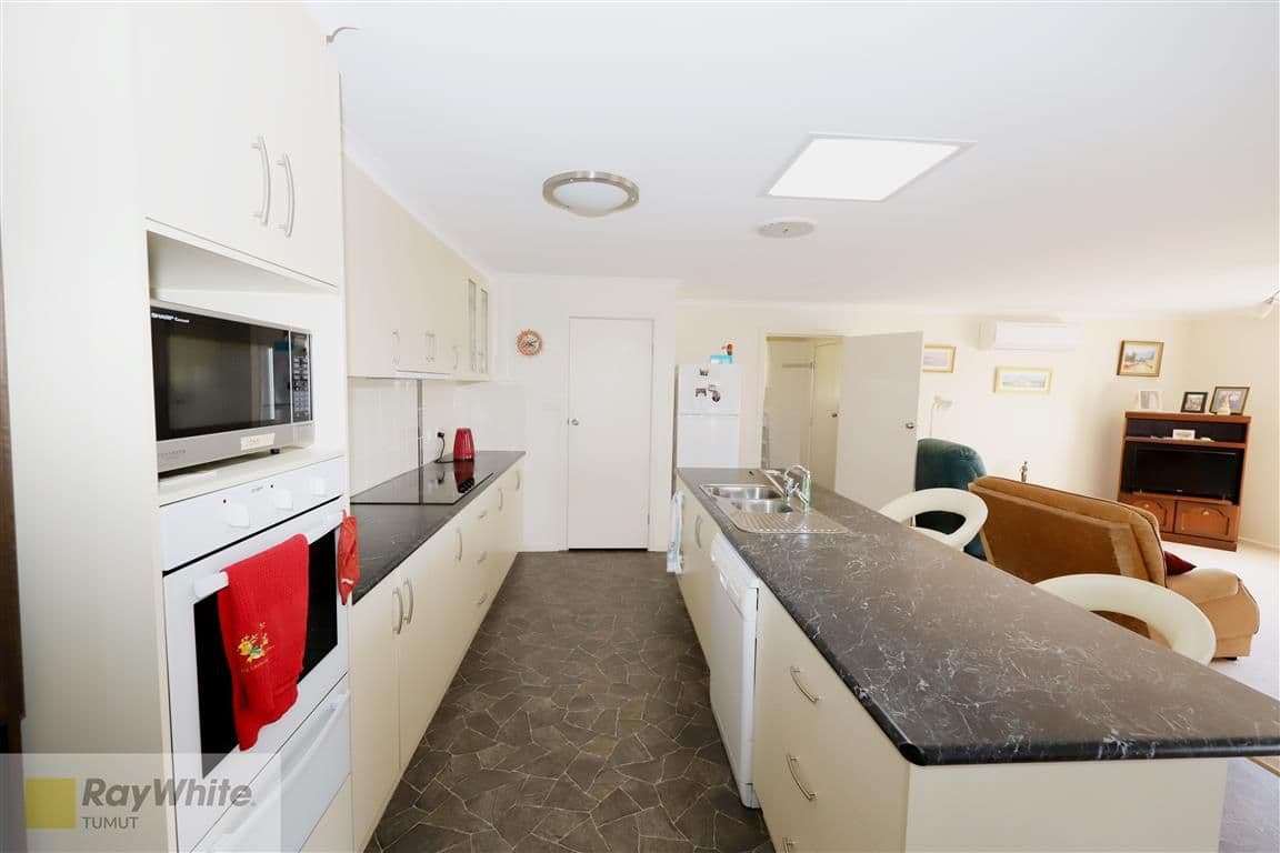33 Simpson Street, Tumut - Thumbnail 3