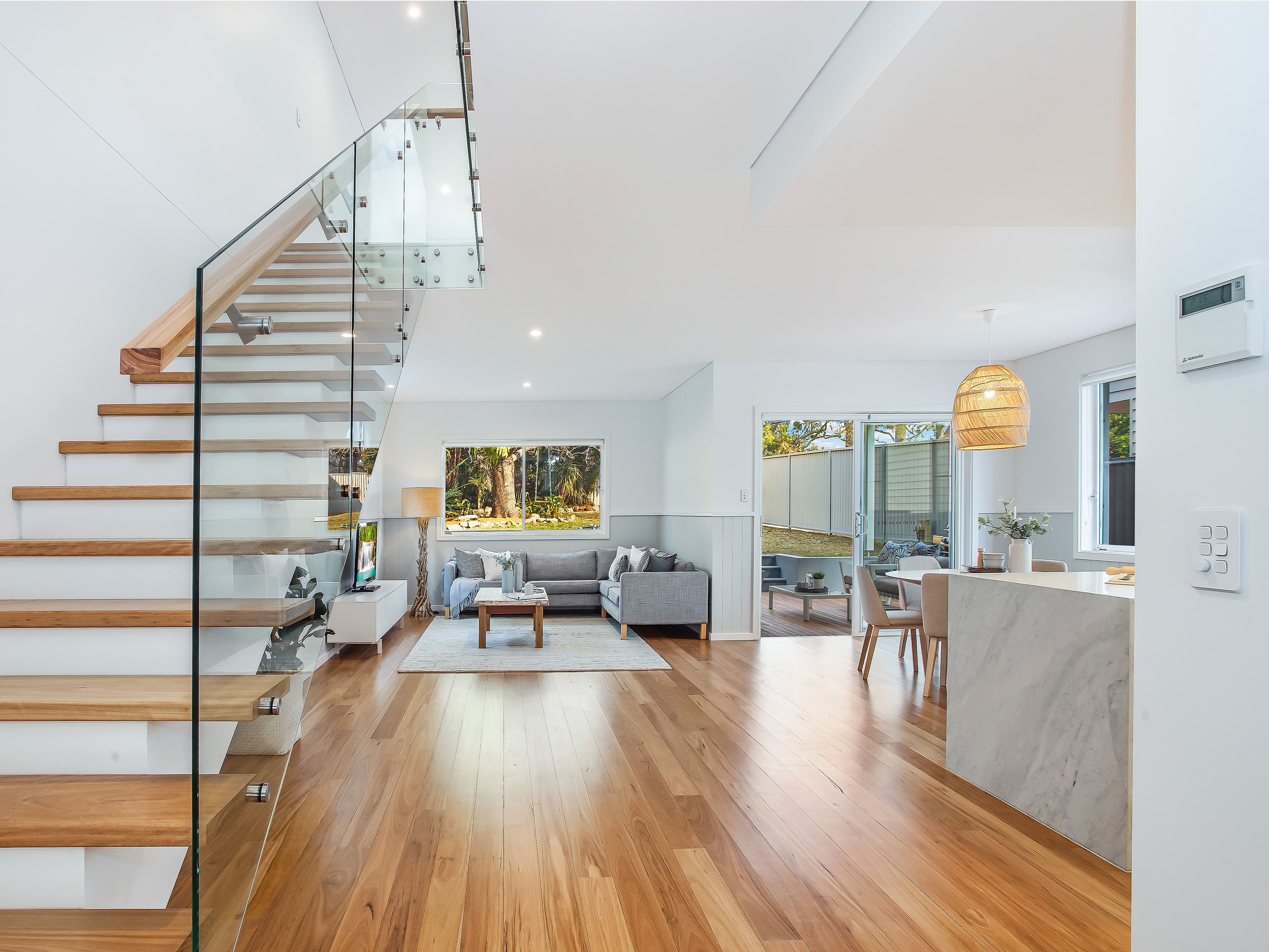 12 Longview Crescent, Stanwell Tops - Thumbnail 2